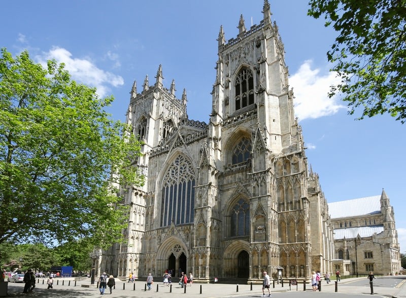 LEEDS – LÀNG MUA SẮM BICESTER – LONDON 	(Ăn sáng, ăn tối)